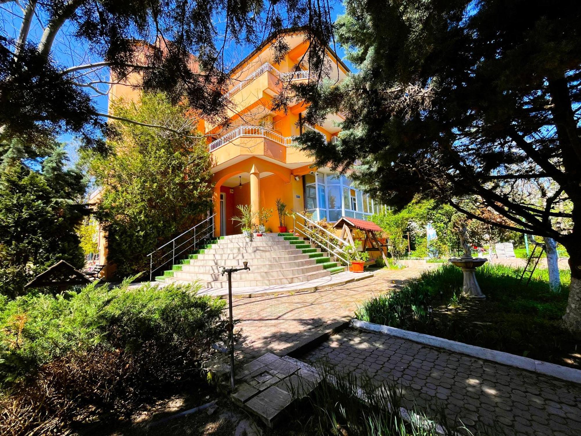 Gradina cu loc de joaca